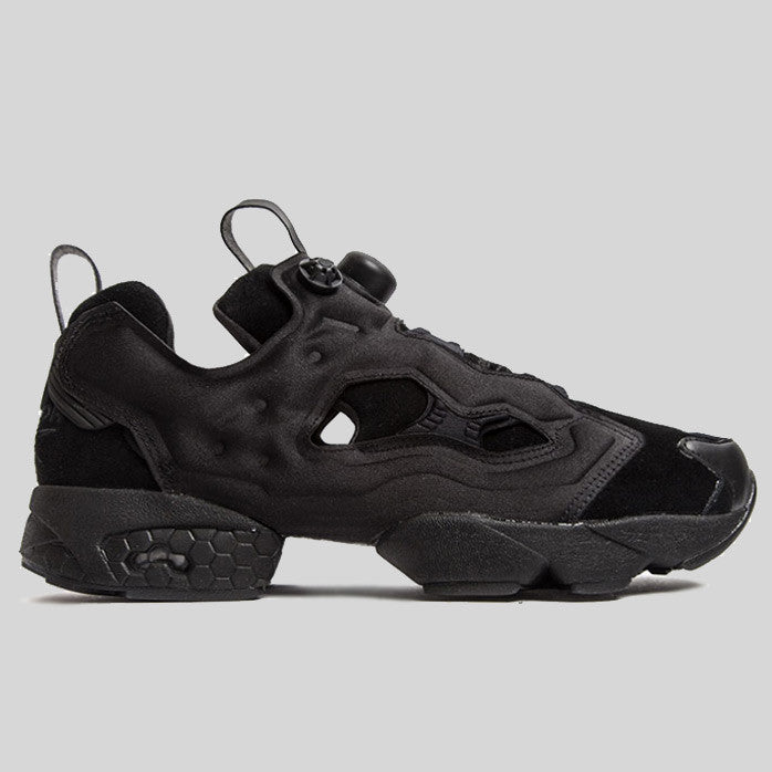 black reebok pumps