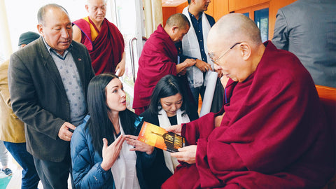 Natalie Glebova a gift to the Dalai Lama