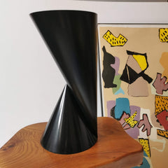 Vase vintage géométrique noir de Paul Baars en 1997, plastique