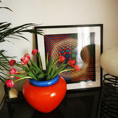 vase boule des années 80-90 rouge et bleu