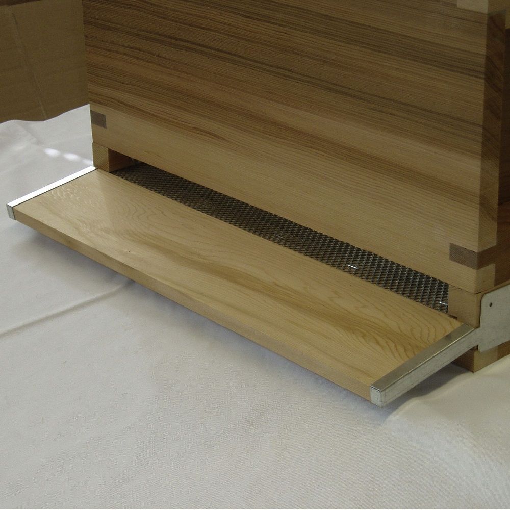An image of Alighting Board With Brackets for National & Commercial Hives