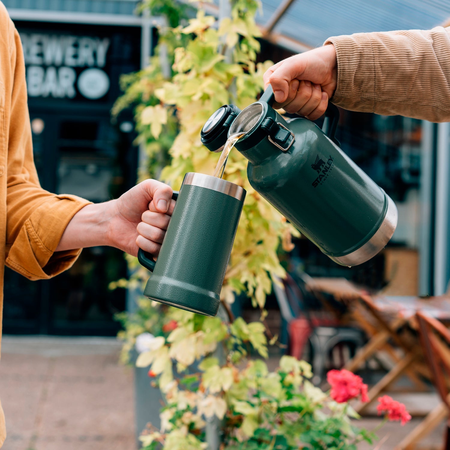 Delicate Patterns Stanley Classic Vacuum Growler Insulated Tumbler 64 Oz./  2 Qt. (Hammertone Green)