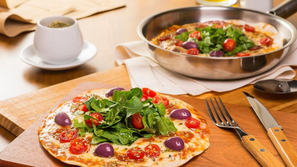 https://cdn.shopify.com/s/files/1/0516/5052/7402/files/Factors_To_Look_For_When_Choosing_Pizza_Pans_-_seasoning_aluminum_pizza_pan_-_Pizza_Bien_1024x1024.jpg?v=1659195819