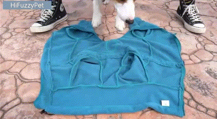the dog jacket for winter is easy to take on and off