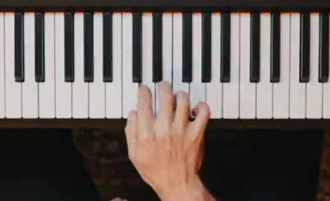 correct hand position when playing the piano