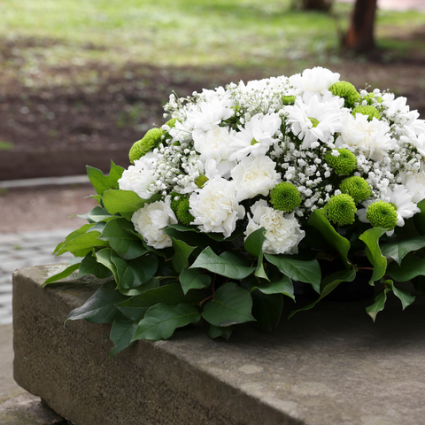 Wreaths-(Funeral)-western-white-flowers-on-top-of-coffin