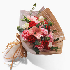 bouquet-red-carnations-pink-gerbera-eucalyptus-leaf-white-eustoma-side