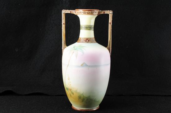 アールヌーボー様式を取り入れたオールドノリタケの花瓶（宝飾品）