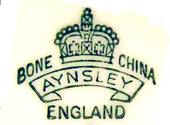 AYNSLEYの文字が入った吹き出しリボンの上に王冠があり左にBONE右にCHINA 下にはENGLANDの文字