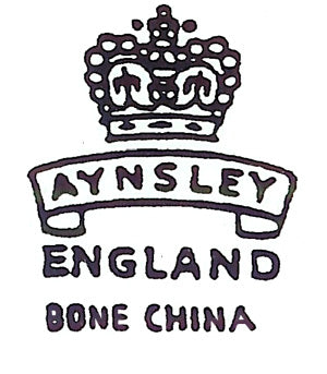 YNSLEYの文字が入った吹き出しリボンの下にENGLANDそのまた下にBONECHINAの文字が書かれたマーク