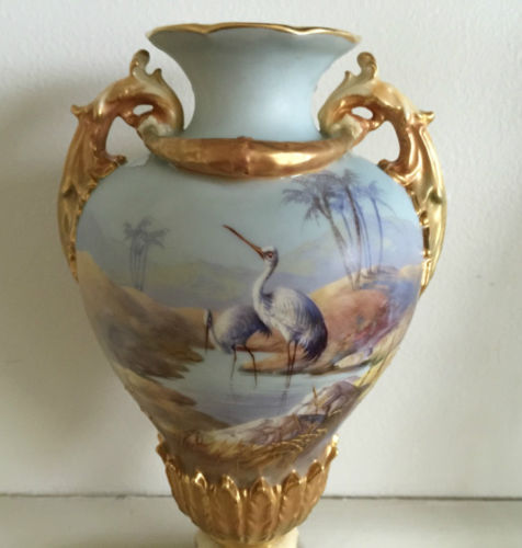 ロイヤル・ウースターのコウノトリが手描きで描かれたウィリアム・ポウェルのサインが入った花瓶