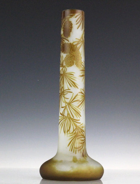 ガレの一般的な松ぼっくりの花瓶