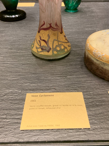 シクラメンの花瓶 1901年