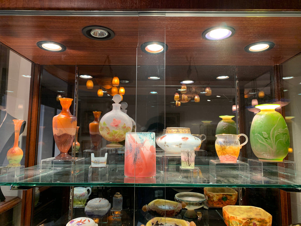 エミールガレ&ドーム兄弟の花瓶を並べたインテリアの例