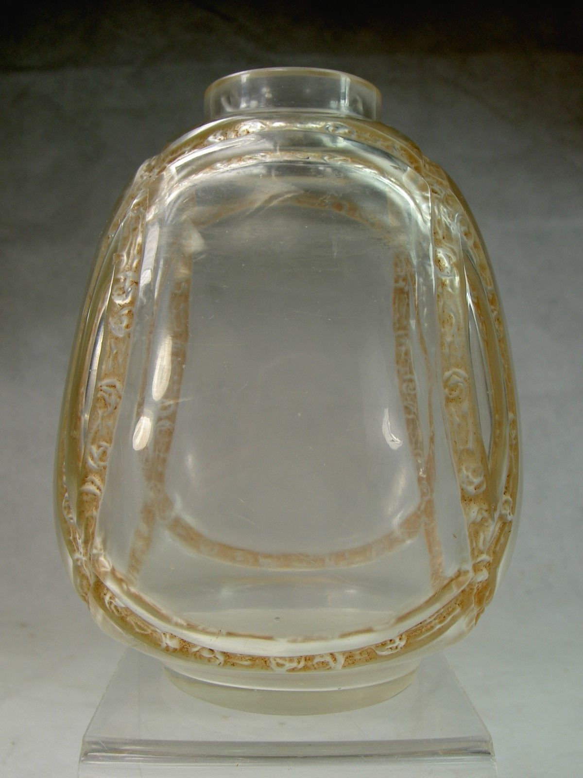 ルネラリックのパチネ技法を使って制作された花瓶