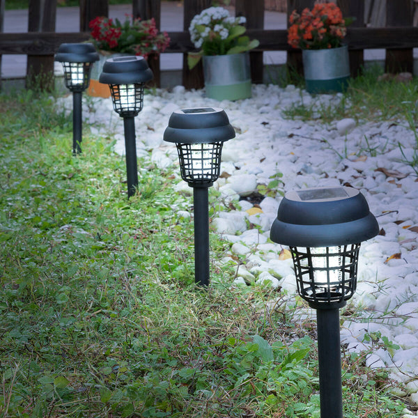 mygglampa-solpanel-trädgård