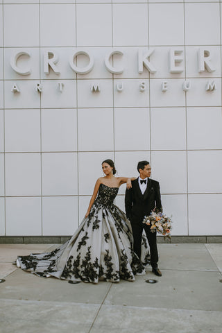 Flower Forecast: 2023 Wedding Trends Nontraditional venue art museum and black and white dress