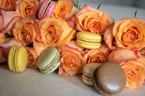5 Reasons to Choose Roses Orange roses with colored macarons