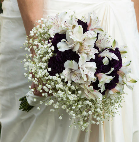 Simple DIY black and white bouquet.