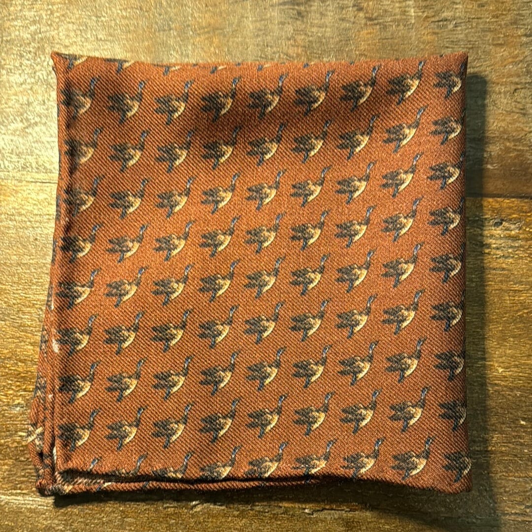 Billede af Pocket square charmeklud, rustfarvet med andemotiv, bomuld