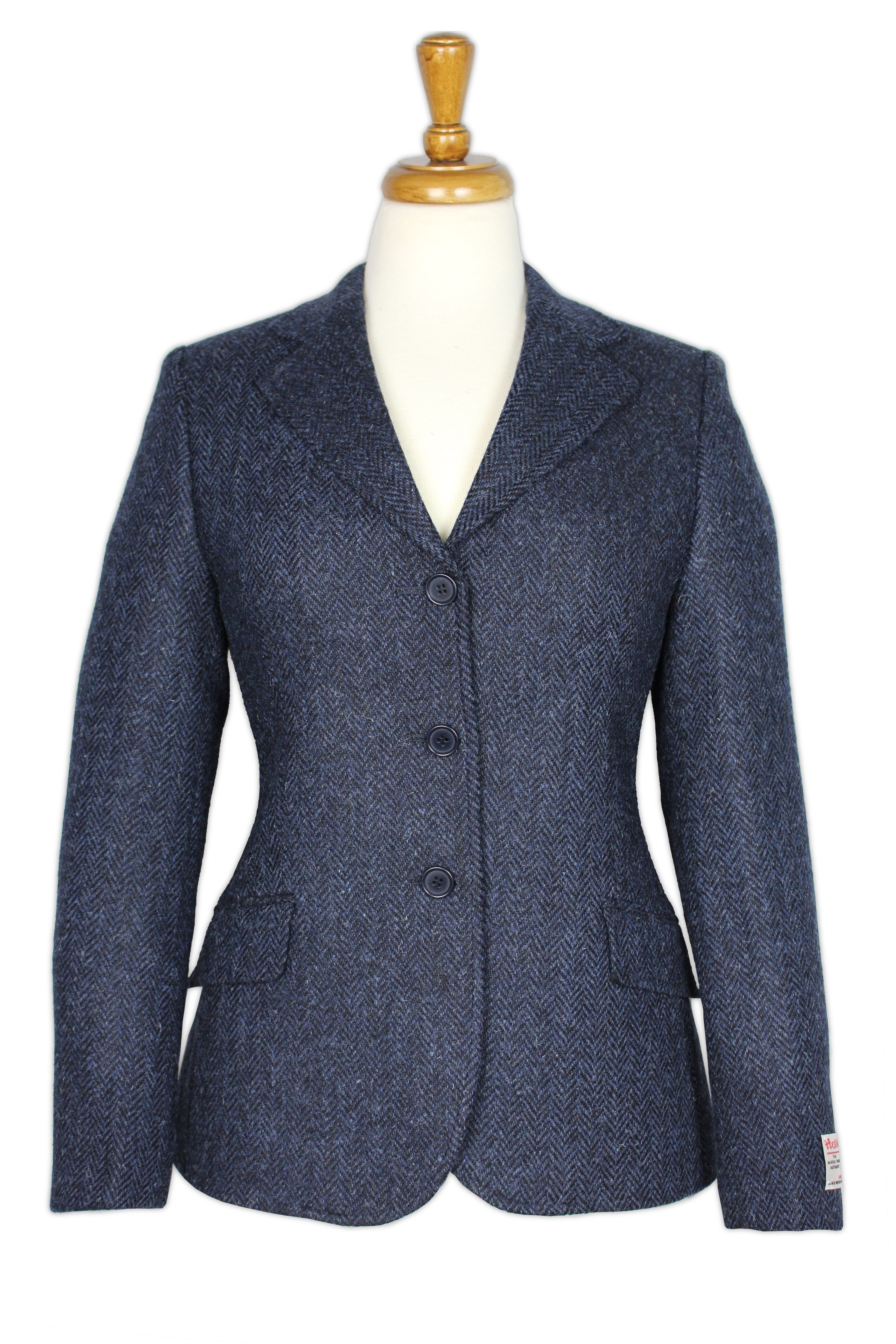 Se Claire Hacking Jacket Harris Tweed, blå herringbone - 14 (L) hos Godsejeren