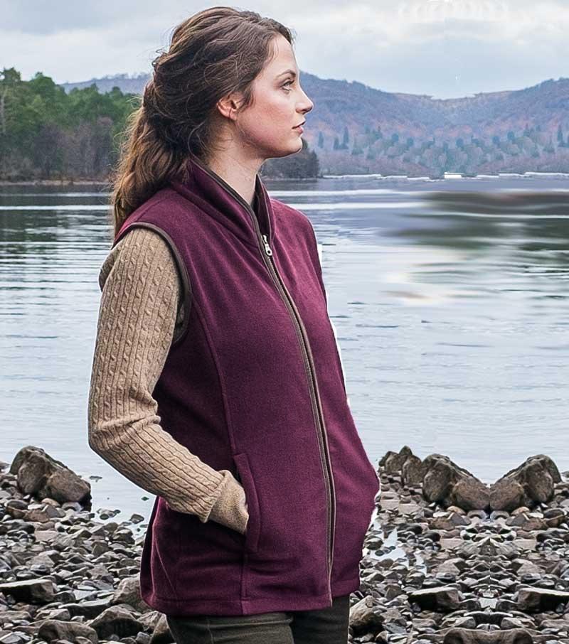 Se Stenton Ladies Vinrød Fleece Gilet vest - XXL (UK18-20) hos Godsejeren