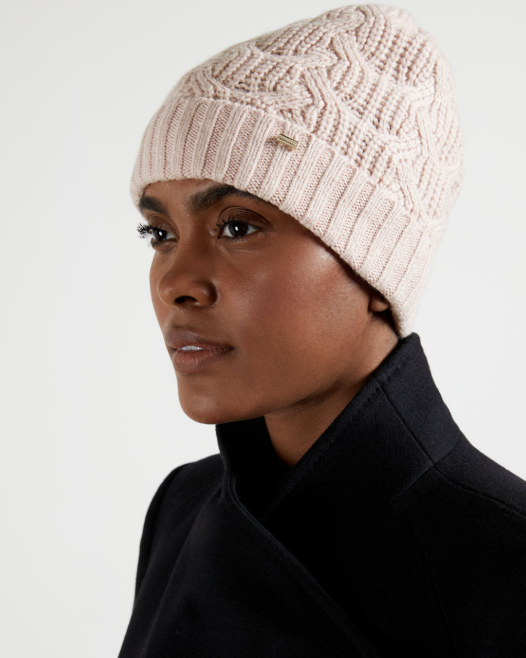 <p>WXH-NATIYYA - Knitted Cable Hat</p>