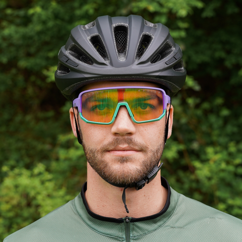 The VOLT Sportbrille ist die perfekte Brille zum Rennradfahren und passt optimal zum Rennradhelm von Giro