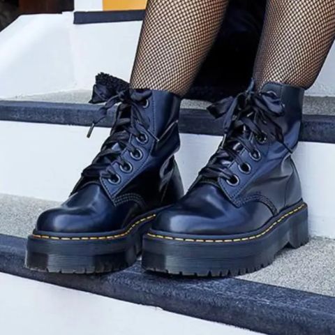 Docs-with-ribbion-laces
