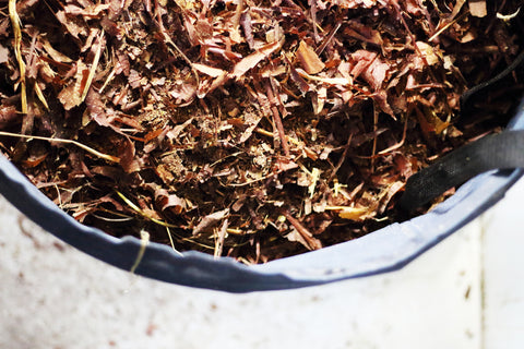 The shaved off bark part becomes compost for the mulberry field.