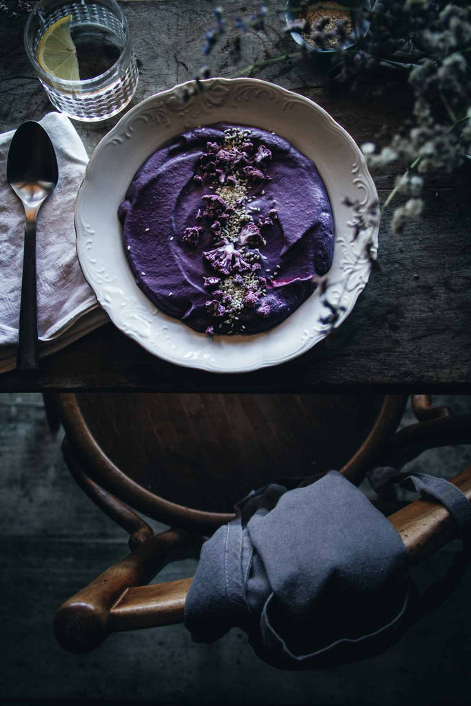 Kremna juha iz vijoličnega krompirja in cvetače