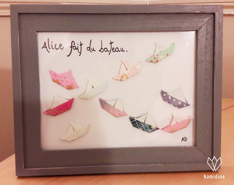 Cadre personnalisé pour Alice - des petits bateaux roses et bleus en origami