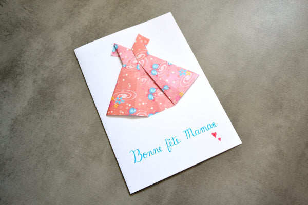 Carte fête des mères avec un robe en origami