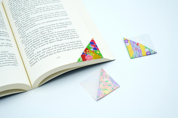 Trois marque-pages colorés en origami