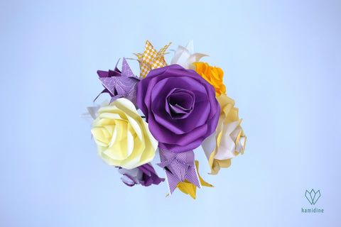 Bouquet de fleurs violettes et jaunes en papier origami