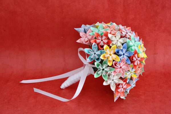 Bouquet de mariée en papier origami aux couleurs pastels