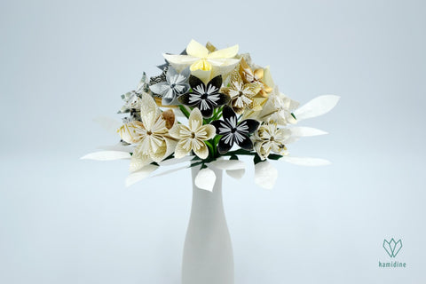 Bouquet de mariée en papier origami blanc, ivoire, doré, argenté et noir