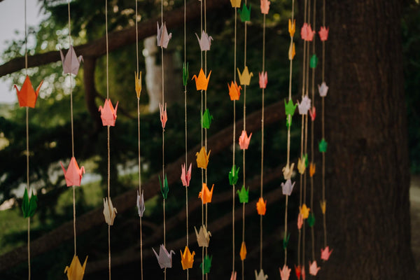 décoration de mariage - guirlandes de grues en origami