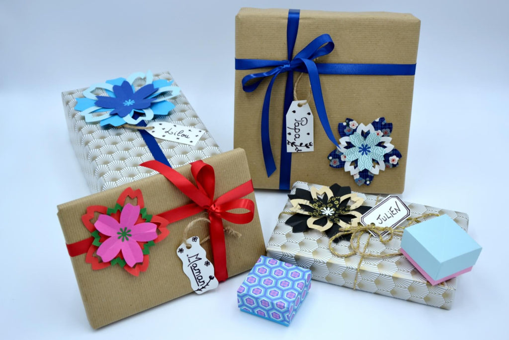 paquets cadeaux et petites boîtes en origami DIY