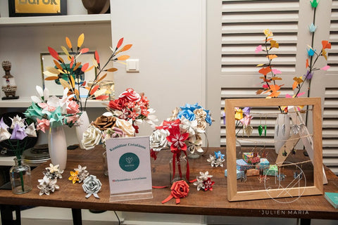 objets de décoration et bouquet en papier origami