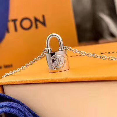 LV Louis Vuitton letter logo necklace men and women couple necklace gift Silvery