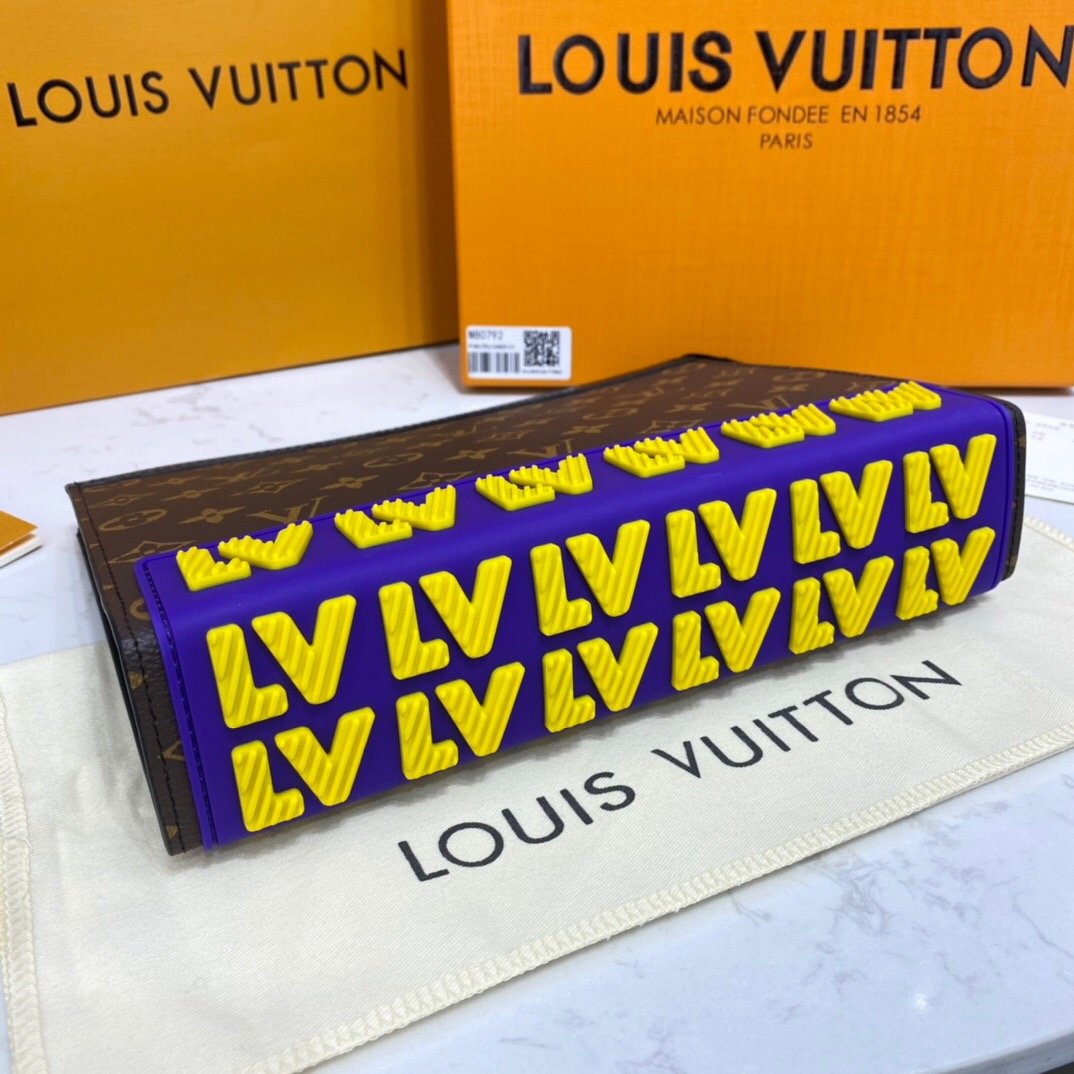 LV Louis Vuitton Rubber Clutch Wash Bag