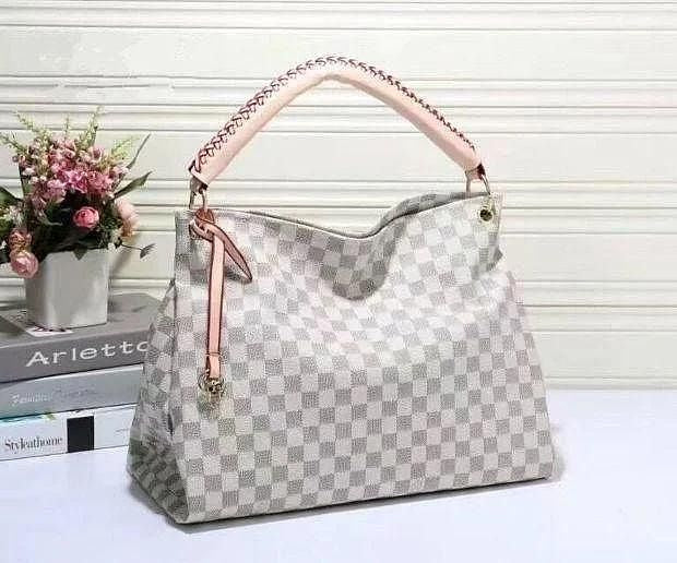 Louis Vuitton Damier Azur Artsy Pattern Print