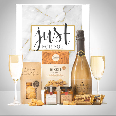 Hampers Galore Moscato, Nibbles & Treats Product