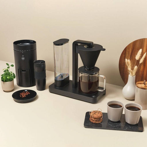 https://cdn.shopify.com/s/files/1/0517/2399/3260/products/coffeemaker-performance-wspl-3b_coffeegrinder-uniform-wsfb-100b-in-stylish-kitchen_square_420e77eb-cf13-4e17-b458-36651ed3bf39_512x511.jpg?v=1615289610