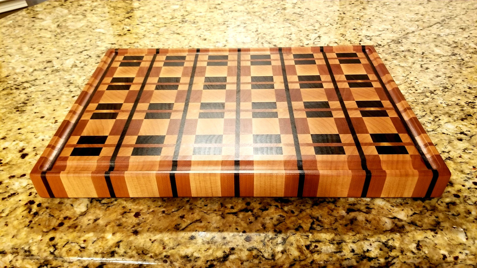 Cutting board-End Grain Canary Wood w/blood trail – Foxcreek Baskets