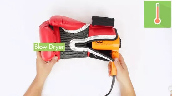 Séchage des gants de boxe avec sèche cheveux