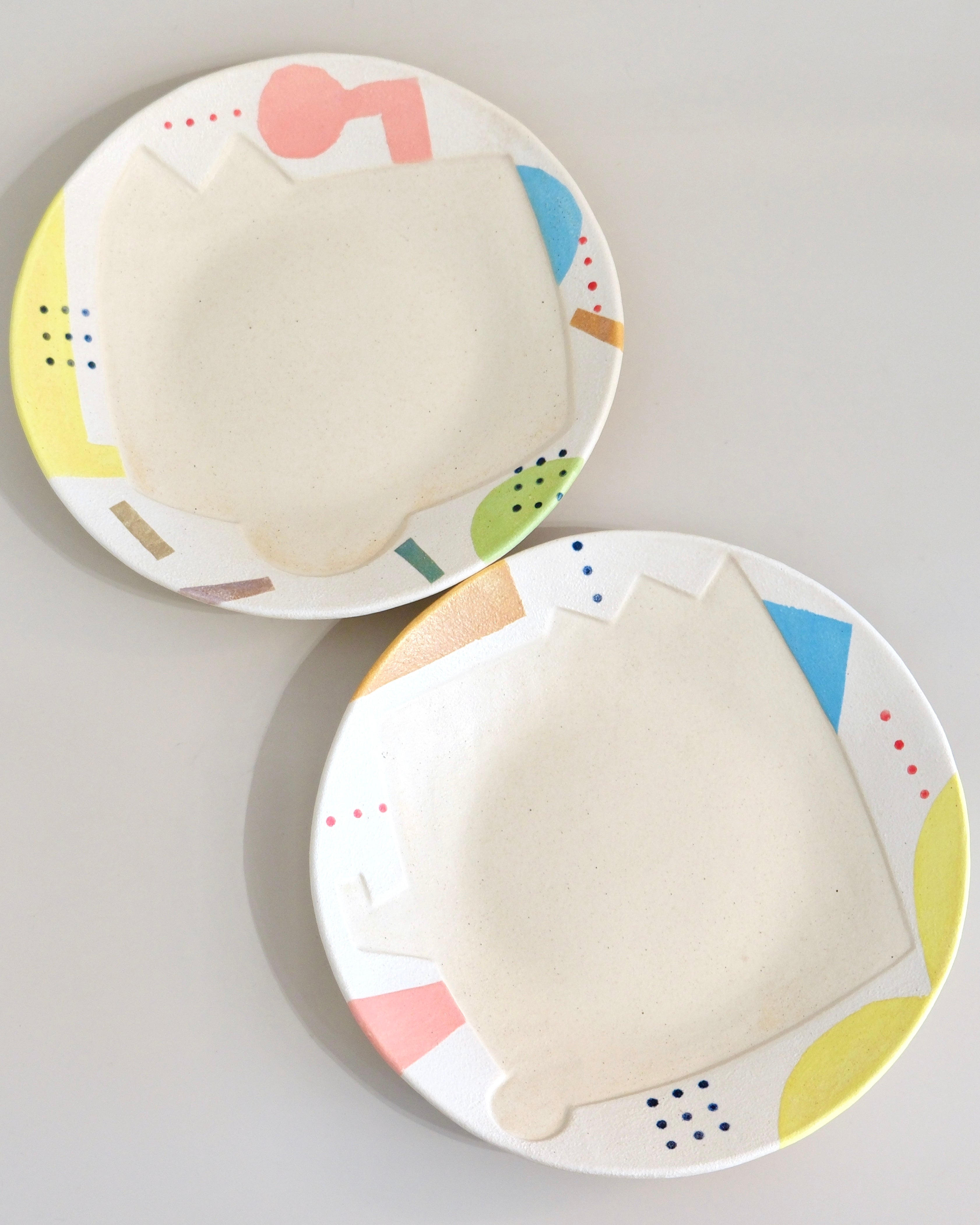 Artist 石丸和美 21.2cm Round Plate