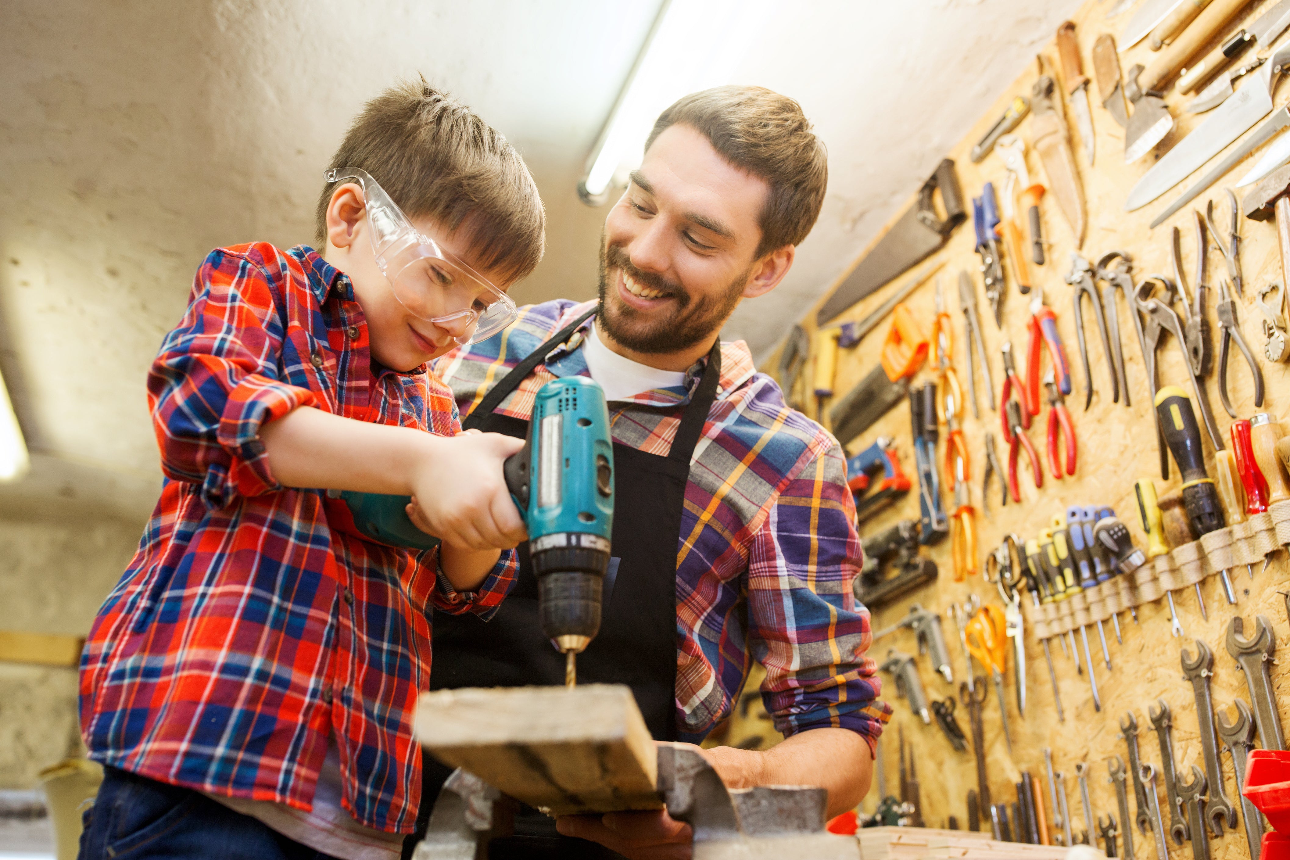 why-children-should-learn-to-use-hand-power-tools-hi-spec-tools