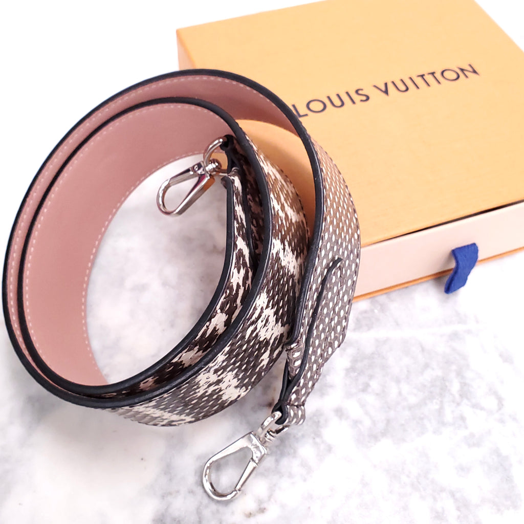 Chanel Gold Calfskin Zip Around Wallet Q6ADVD3PDB000